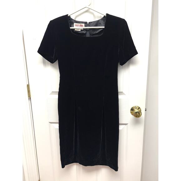 Maggy London Black Velvet Vintage Cocktail Dress, Below Knee, Sheath, Size 4 - Picture 1 of 4